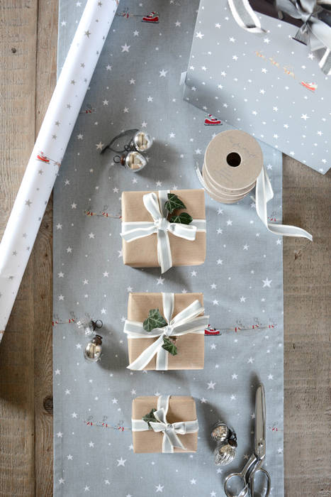 Sophie Allport Starry Night Collection homify Phòng ăn phong cách đồng quê Bông Red christmas,festive,winter,blue,grey,stars,star,entertaining,accessory,accessories,home,table,runner,wrapping,wrap,gift,festive,winter,blue,grey,stars,star,entertaining,accessory,accessories,home,table,runner,wrapping,wrap,gift,Accessories & decoration
