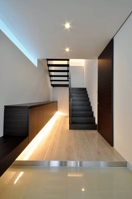 UCHR-HOUSE, 門一級建築士事務所 門一級建築士事務所 Modern Corridor, Hallway and Staircase Wood Wood effect