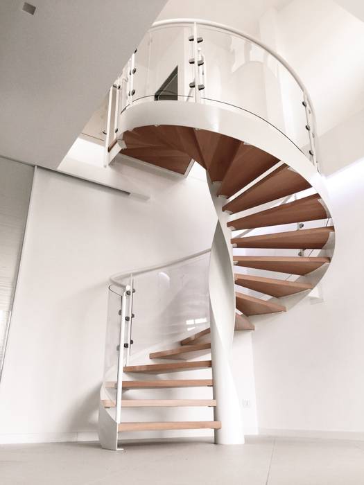 #VLD - ristrutturazione villino, M16 architetti M16 architetti Modern corridor, hallway & stairs