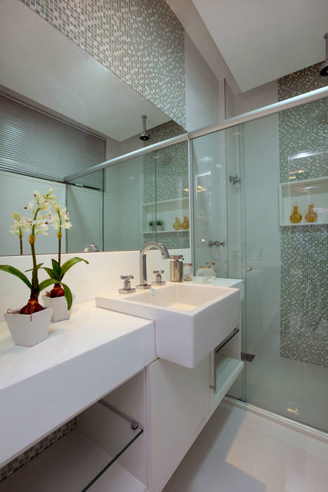 Residencia no Alphaville Fortaleza, Eveline Sampaio Arquiteta e Designer de Interiores Eveline Sampaio Arquiteta e Designer de Interiores Modern bathroom Glass
