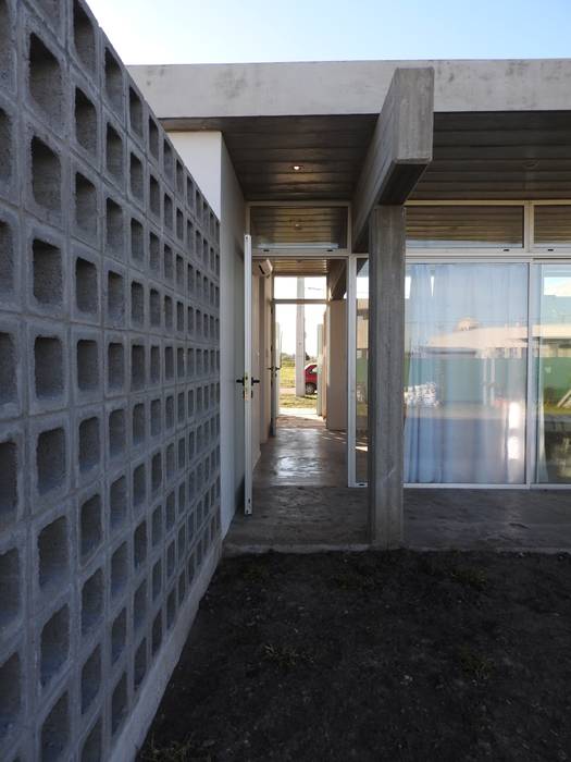 VIVIENDA RR, riverorolnyarquitectos riverorolnyarquitectos Casas de estilo moderno