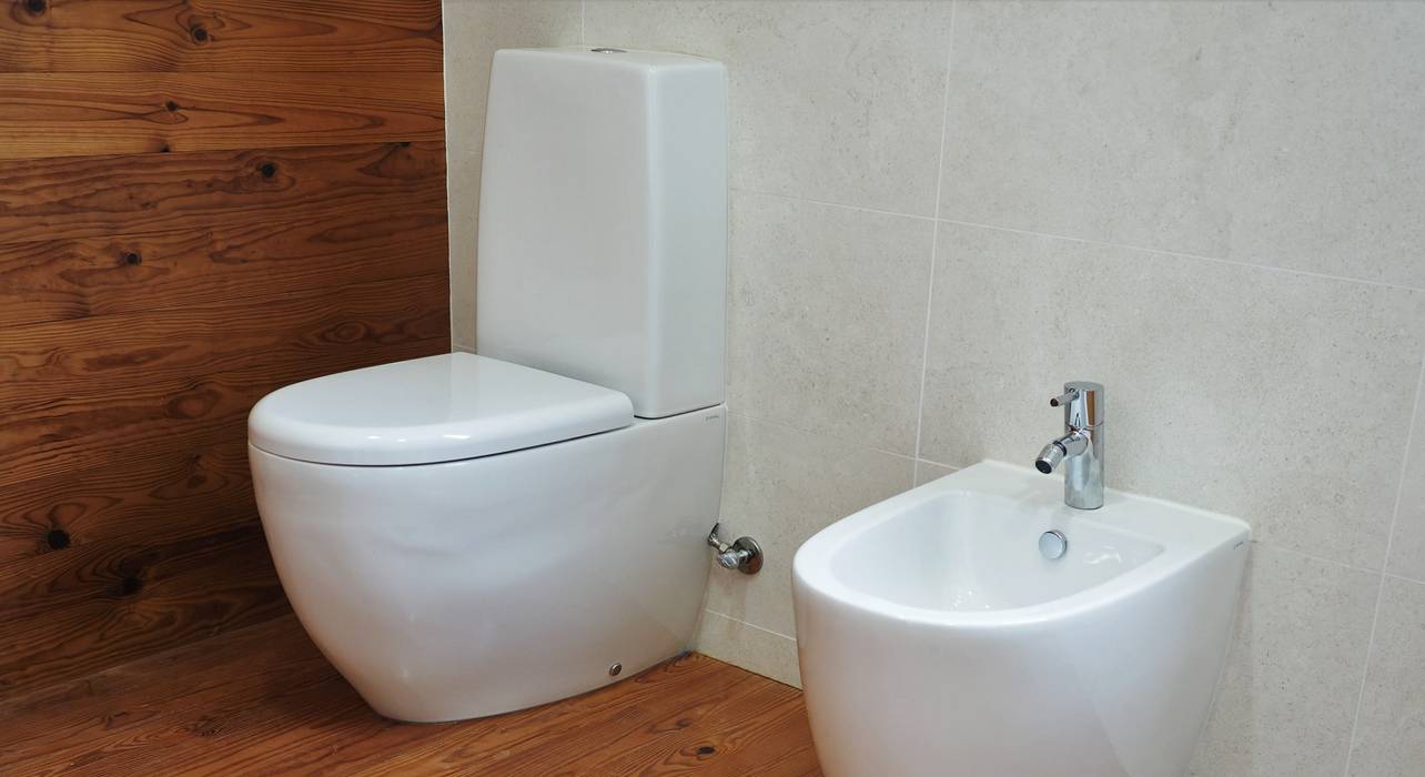 Casa de madeira em Aveiro com tempo de contrução de 3 meses e meio, Lethes House Lethes House Modern bathroom Ceramic