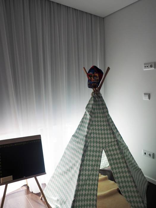 Dormitorios infantiles modernos: de Lethes House Moderno Madera Acabado en madera