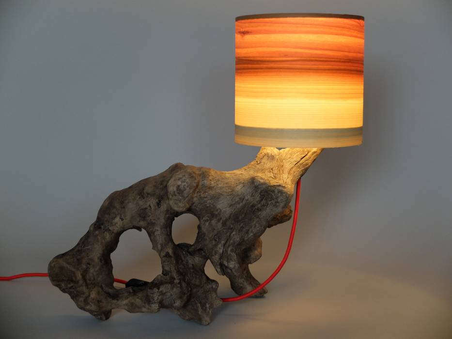 Tischlampe Lupus - Upcycling von LuxUnica, LuxUnica - Upcycling-Kunst LuxUnica - Upcycling-Kunst Вітальня Освітлення