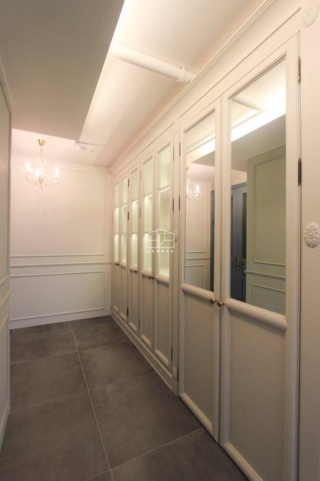 클래식한 유럽풍 아파트 인테리어 46py, 홍예디자인 홍예디자인 클래식스타일 복도, 현관 & 계단