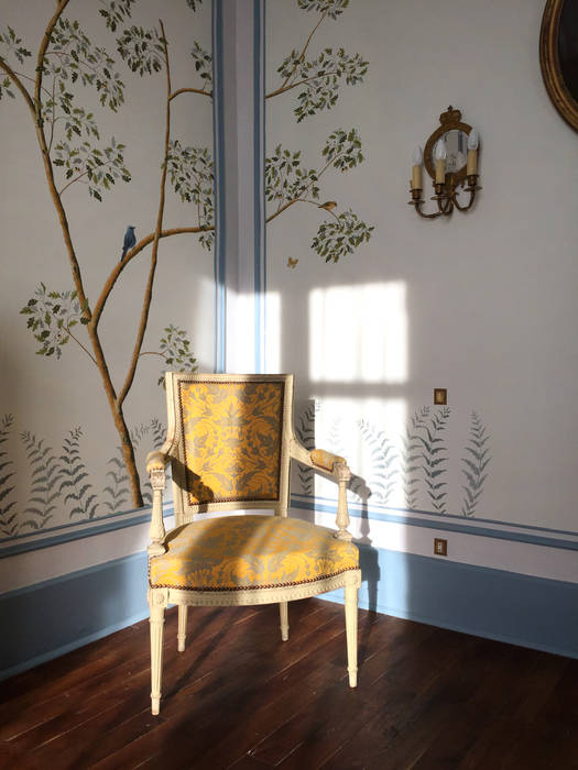 The renovation of Chambre Royale with Hand painted Wallpaper Snijder&CO Комерційні приміщення Готелі