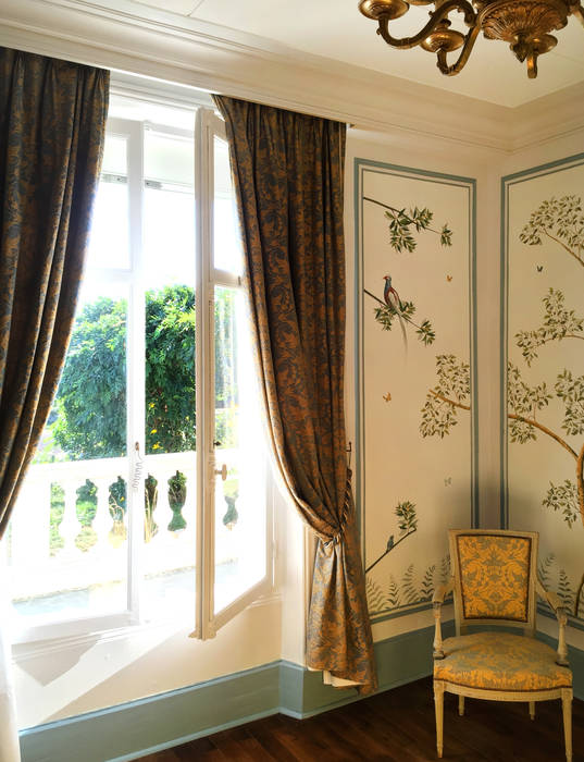 The renovation of Chambre Royale with Hand painted Wallpaper Snijder&CO Espacios comerciales Hoteles