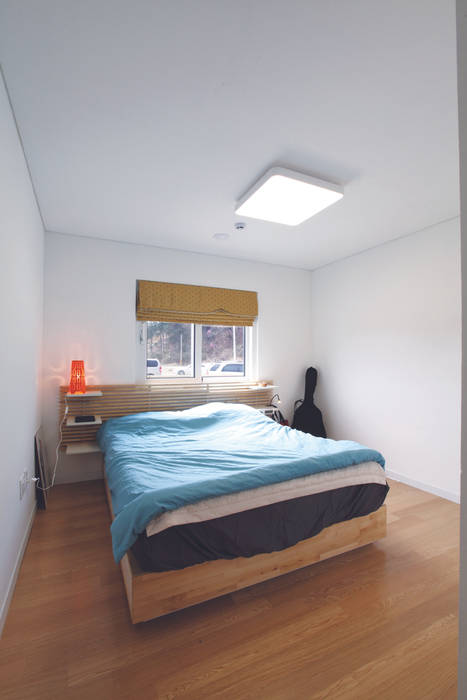 Scandihaus, 춘건축 춘건축 Modern style bedroom