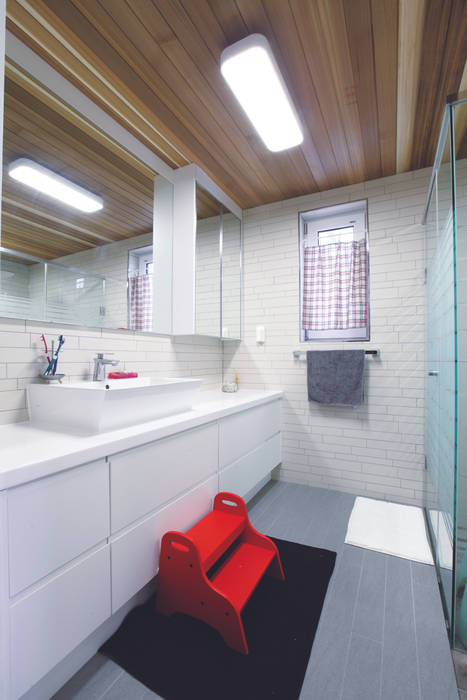 Scandihaus, 춘건축 춘건축 Modern bathroom