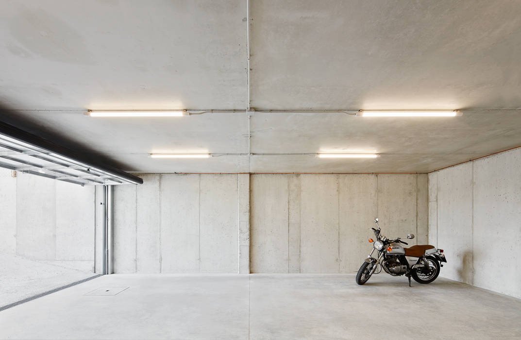 54COD Obra nueva de casa aislada-adosada en Matadepera Vallribera Arquitectes Garajes de estilo moderno
