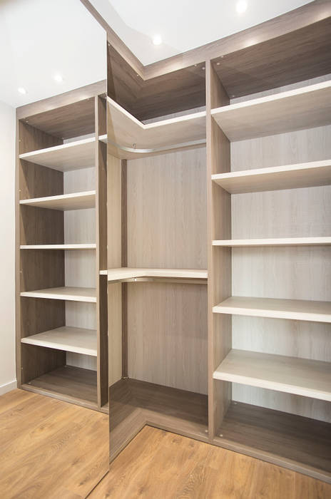 Vestidor Grupo Inventia Closets de estilo moderno Madera Acabado en madera