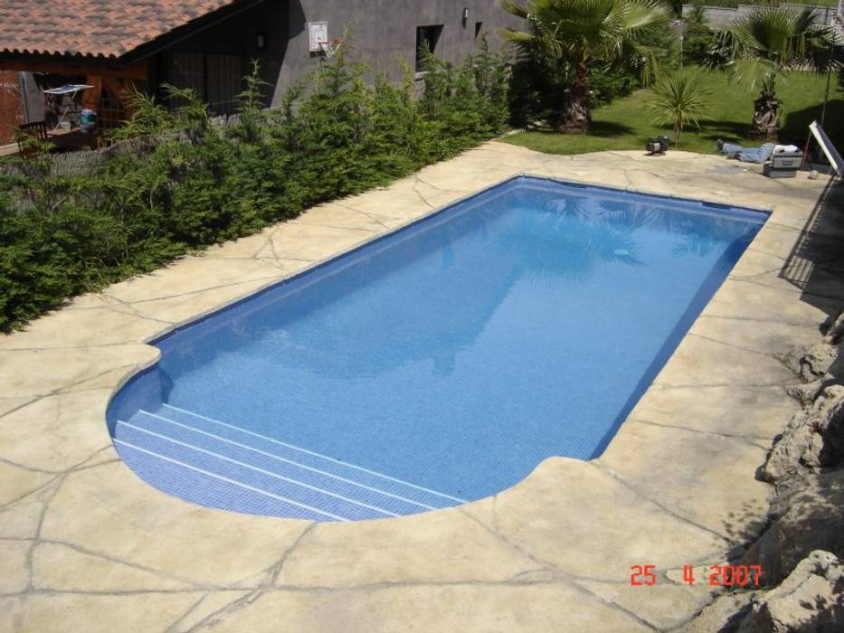 homify Mediterranean style pool