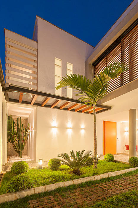 Residência Ortízio Borges, Uberlândia - Projeto THEROOM ARQUITETURA, THEROOM ARQUITETURA E DESIGN THEROOM ARQUITETURA E DESIGN บ้านและที่อยู่อาศัย