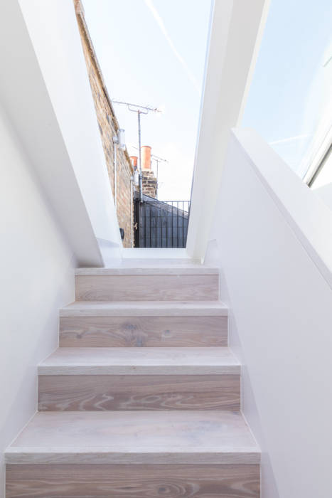 Modern flat – Loft Extension and Renovation, Fulham, SW6, TOTUS TOTUS Modern corridor, hallway & stairs