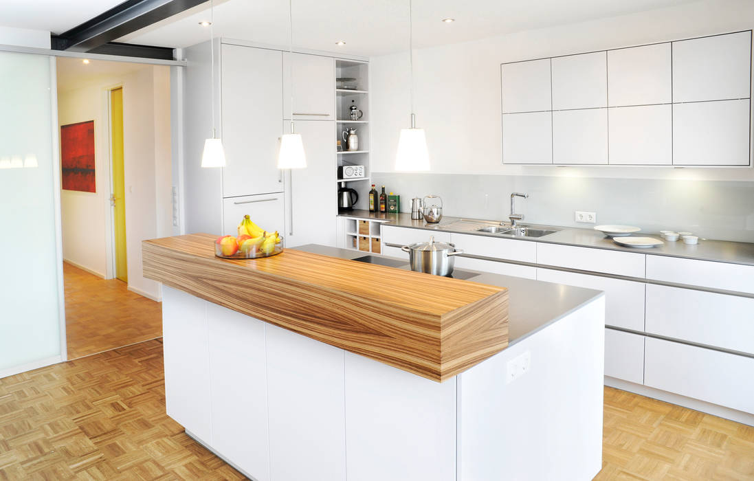 Maisonette, RONALD-KIRSCH PLANungsgesellschaft RONALD-KIRSCH PLANungsgesellschaft Modern style kitchen Wood Wood effect