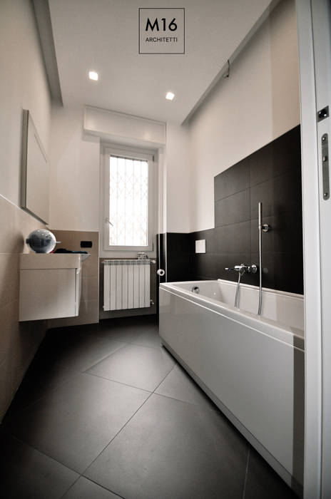 #CFC - ristrutturazione completa appartamento , M16 architetti M16 architetti Modern bathroom