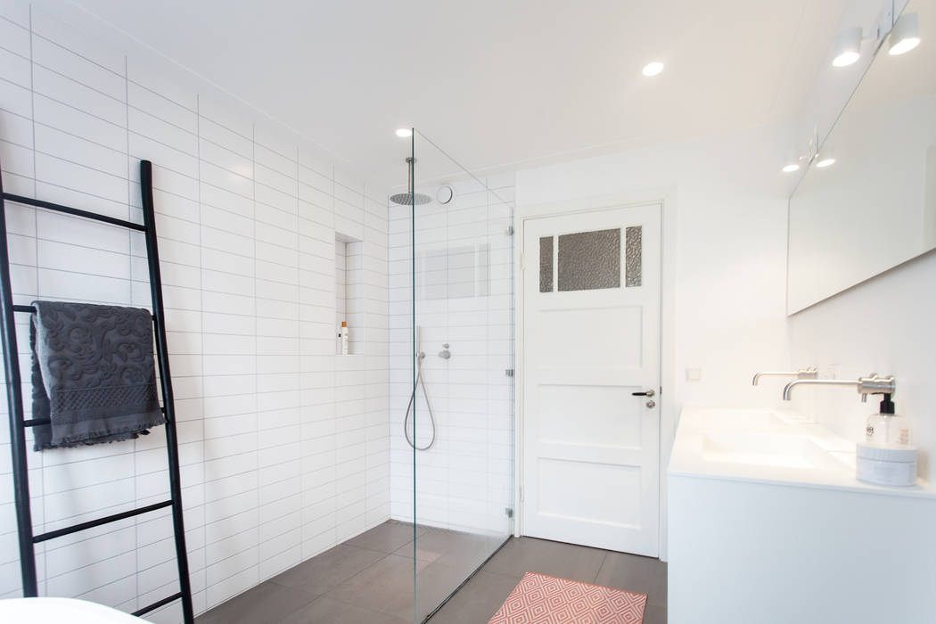 homify Scandinavian style bathroom