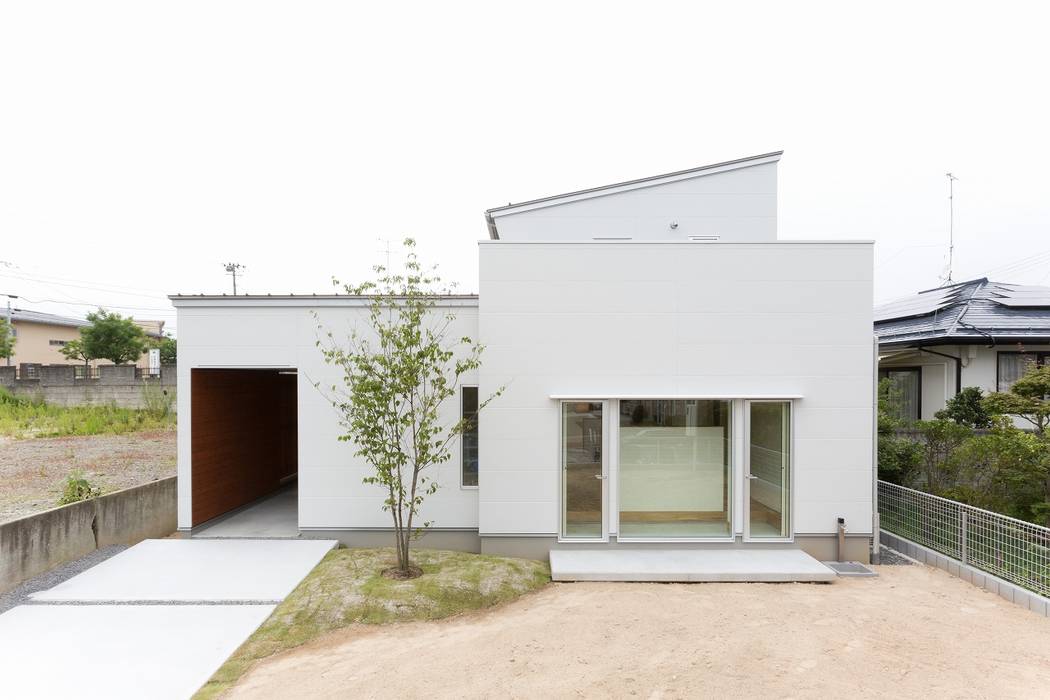 中庭のある白い家, TKD-ARCHITECT TKD-ARCHITECT Modern houses