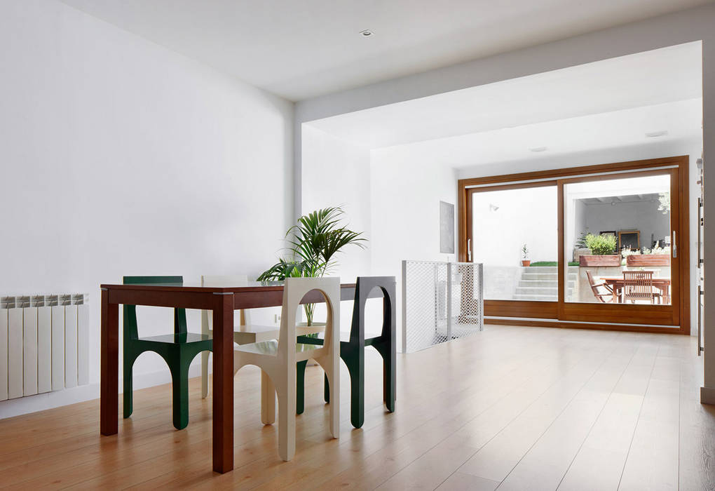 Una Reforma dejada a medias se convirtió en un Hogar Moderno, Vallribera Arquitectes Vallribera Arquitectes Salas de jantar minimalistas