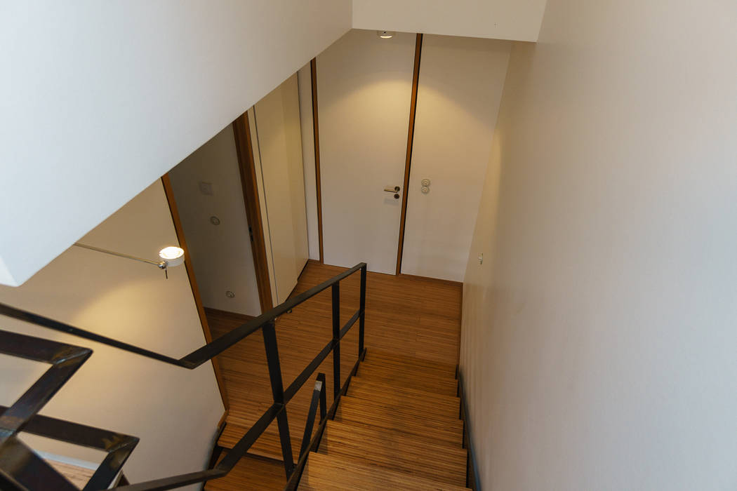 Kundenprojekt - Reihen- Eckhaus, Will GmbH Will GmbH Modern Corridor, Hallway and Staircase Wood Wood effect