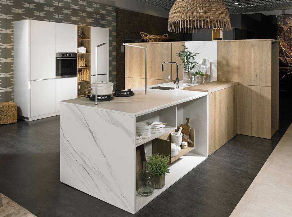 KOW Hausfair ALNO AG , ALNO North America ALNO North America Modern Kitchen Engineered Wood Transparent Cabinets & shelves