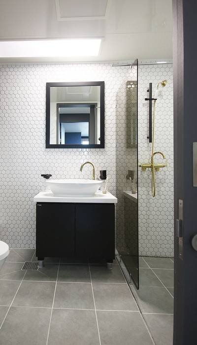 중랑구 상봉프레미어스엠코 럭셔리한 싱글남 홈스타일링, homelatte homelatte Modern style bathrooms