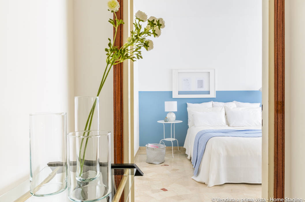 Home Staging Nordic-Retrò, Venduta a Prima Vista Venduta a Prima Vista 斯堪的納維亞風格的走廊，走廊和樓梯