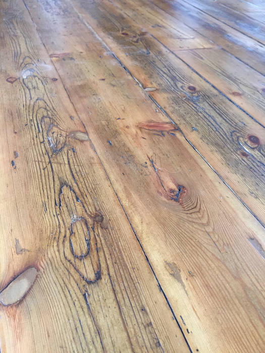Reclaimed Pine Floorboards Classic Style Living Room By The