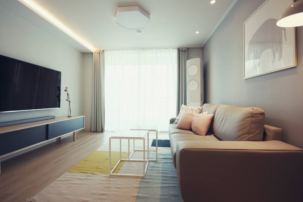 신혼부부의 포근한 20평대 아파트 홈스타일링, homelatte homelatte Minimalist living room