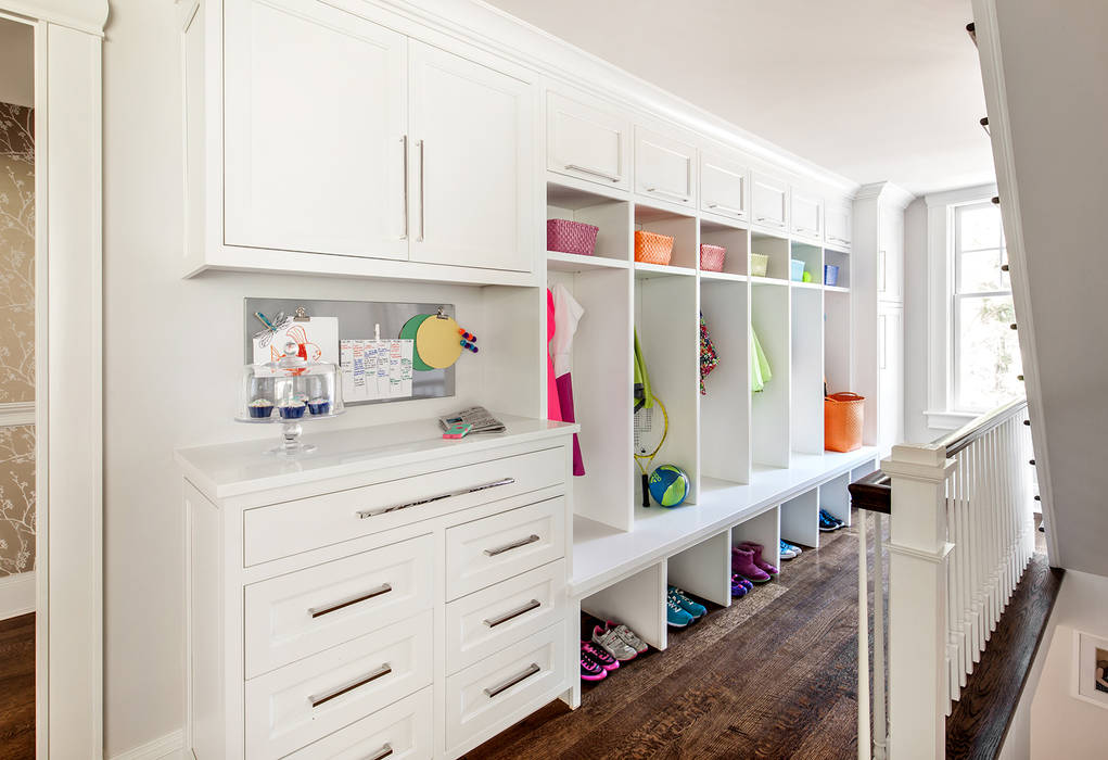 Mudroom Clean Design Modern corridor, hallway & stairs