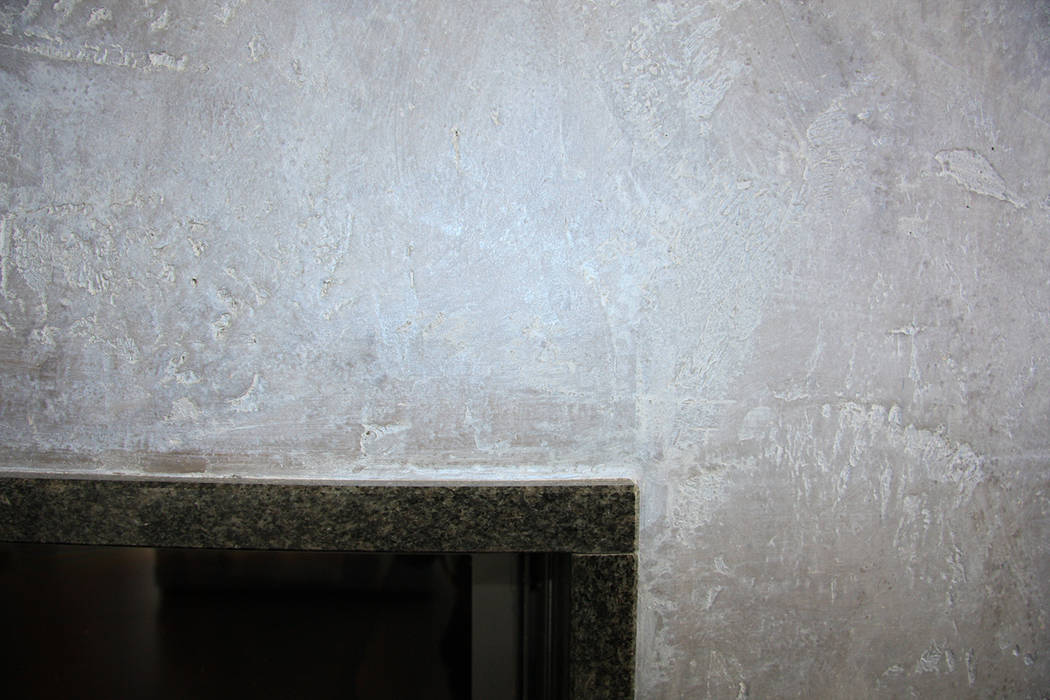 Detail Einer Kaminverkleidung Mit Kreativer Beschichtung Aus