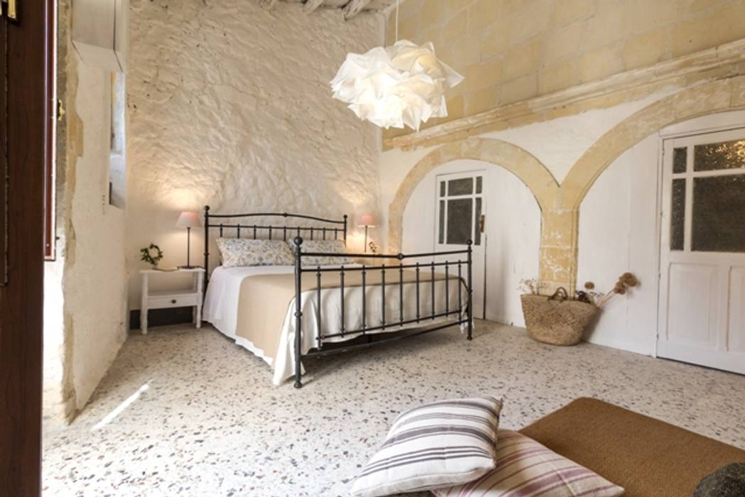 Relooking per un dammuso nella Val di Noto., Boite Maison Boite Maison Mediterranean style bedroom