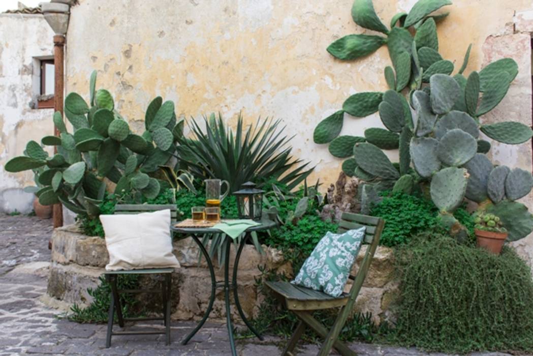 Relooking per un dammuso nella Val di Noto. Boite Maison Mediterranean style garden Relooking,Home staging,albergo diffuso,case vacanza,Home stager Varese