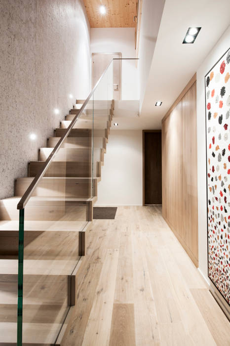 Modern staircase combined with glass Mood Interieur Modern Corridor, Hallway and Staircase Wood Wood effect