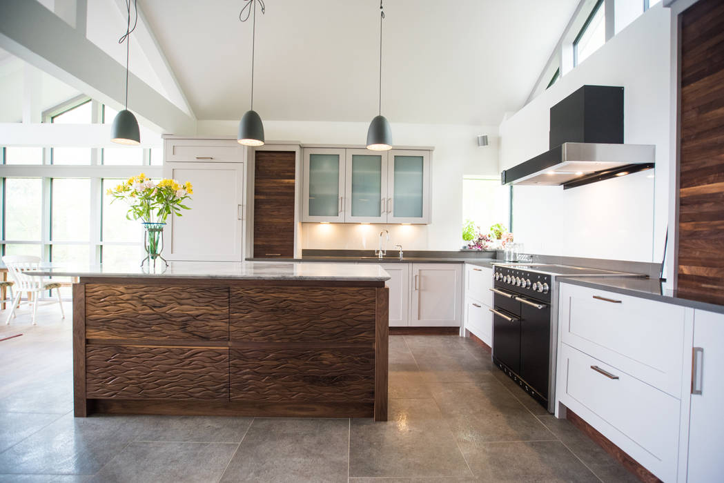 Eco Kitchen George Robinson Kitchens Dapur Modern kitchen island,walnut wood,pendant lighting,bespoke kitchen,kitchen design