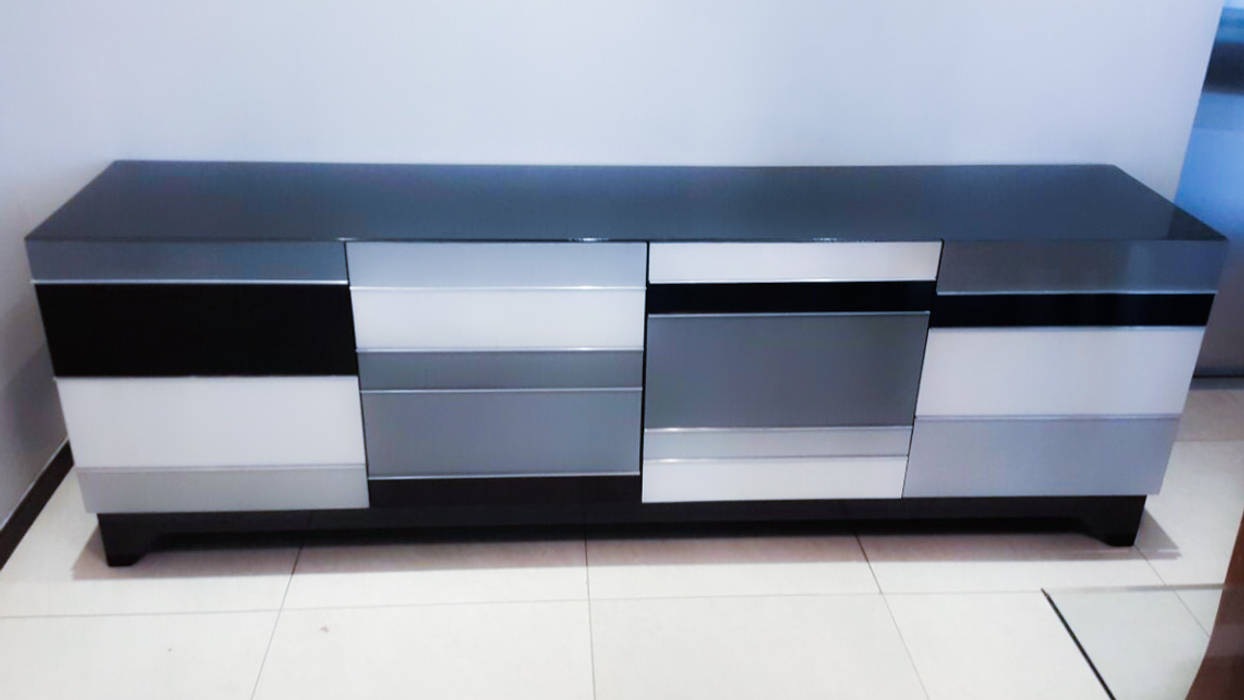 Credenza Square AZULNOGAL Comedores modernos Vitrinas y cajoneras