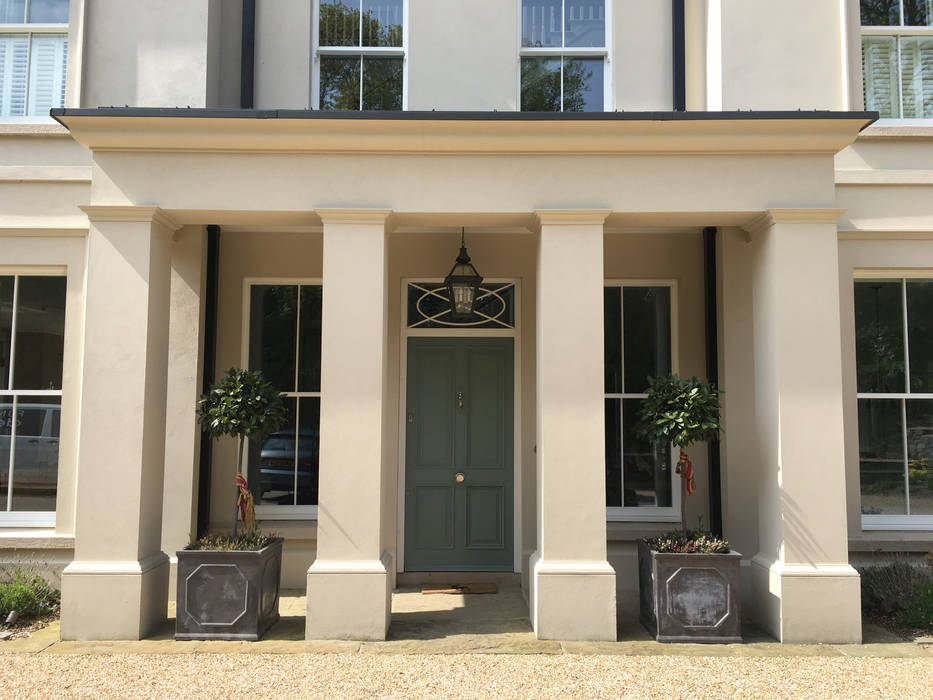 A Simple Yet Classic Facade Towards the Sea, Des Ewing Residential Architects Des Ewing Residential Architects Case classiche