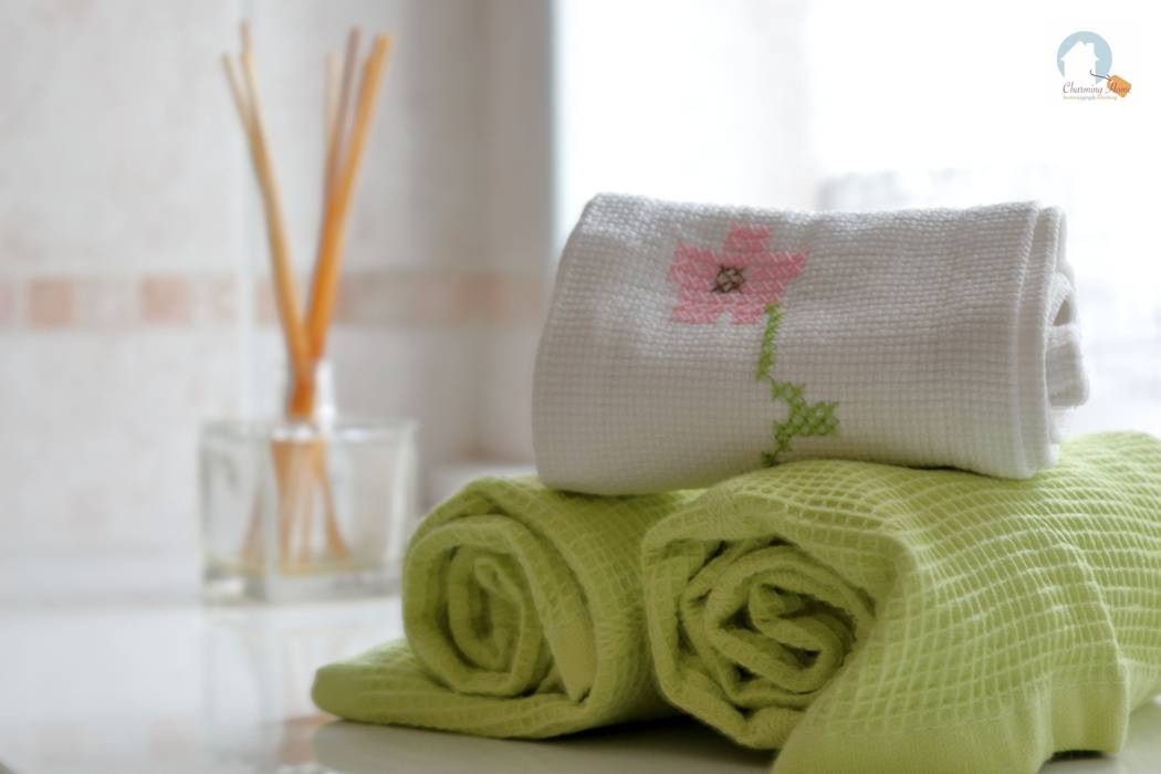 Monza, trilocale, Charming Home Charming Home Modern bathroom Textiles & accessories
