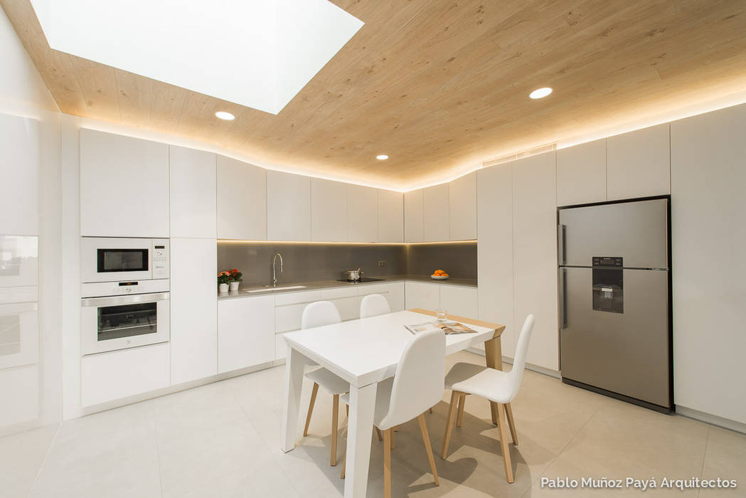 Refurbishment for Cristina & Juan Carlos, Pablo Muñoz Payá Arquitectos Pablo Muñoz Payá Arquitectos Modern kitchen