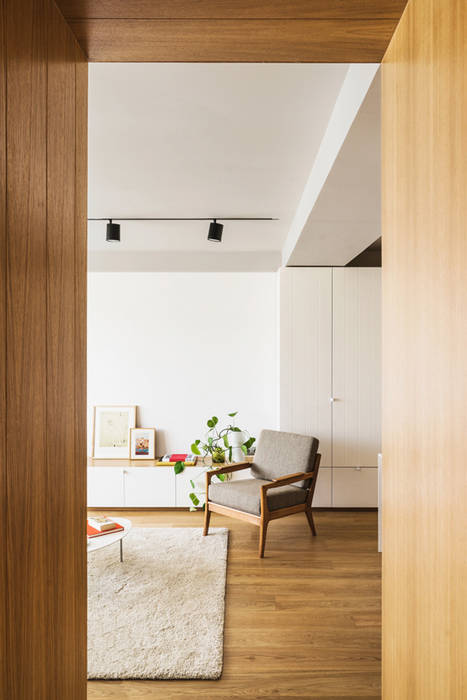 Apartamento Dado Iglesias Hamelin Arquitectos Salon Y Armario Entrada Salones De Estilo Escandinavo De Iglesias Hamelin Arquitectos C B Escandinavo Madera Maciza Multicolor Homify