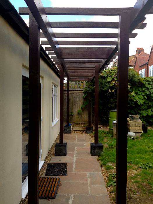 Conversion of an Outbuilding into a Gym in Wandsworth XTid Associates Mediterranean style gym Wood Wood effect built,Conversion,Family,Garden,Gym,Mediterranean style,outbuilding,Pergola,seating area,new building,structure,timber,wood,columns