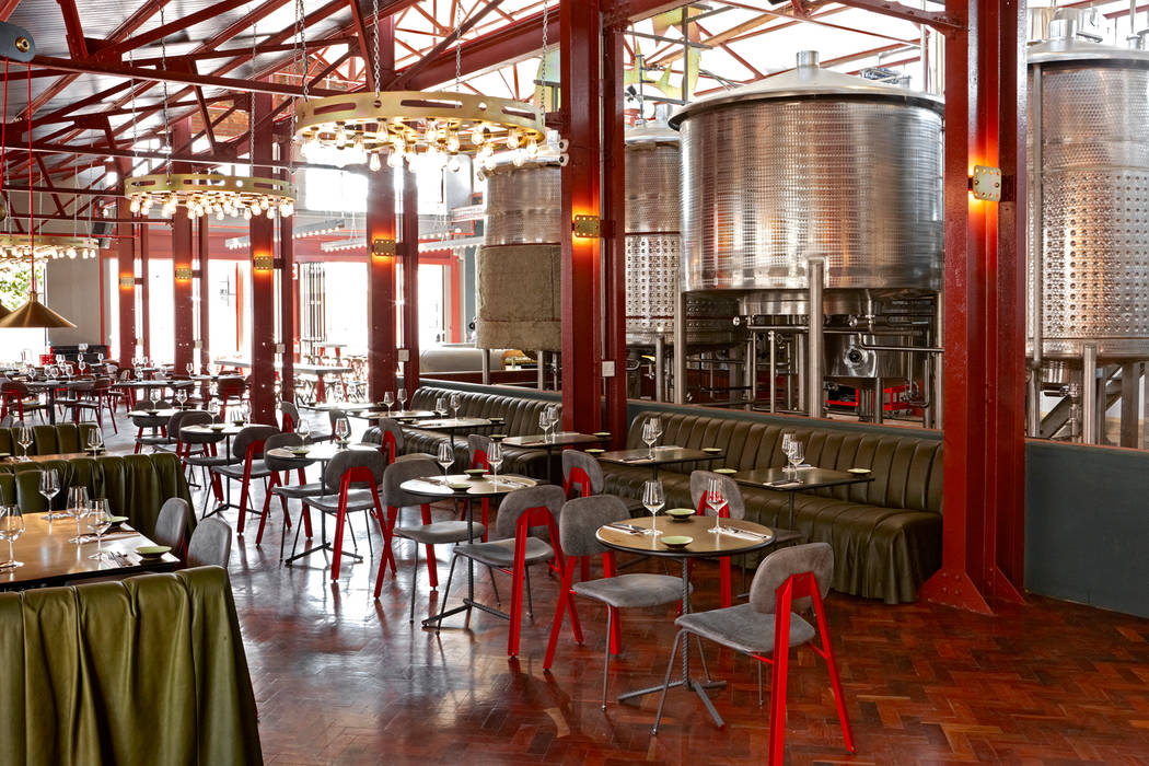 Mad Giant brewery and restaurant, Haldane Martin Iconic Design Haldane Martin Iconic Design Commercial spaces Iron/Steel Gastronomy