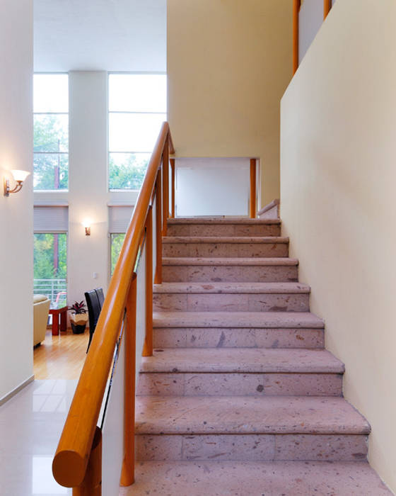 ESCALERA Excelencia en Diseño Pasillos, vestíbulos y escaleras minimalistas Derivados de madera Transparente