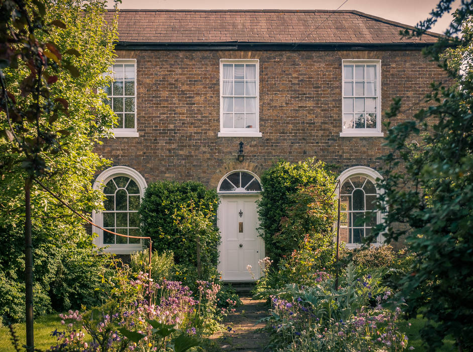 Home exteriors, Mark Hazeldine Photography Mark Hazeldine Photography Classic style houses Bricks