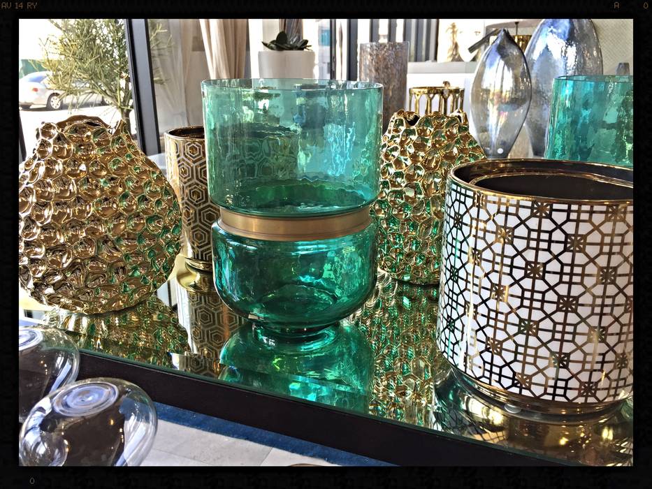 Stock in our Showroom, Frans Alexander Interiors Frans Alexander Interiors Modern houses Accessories & decoration