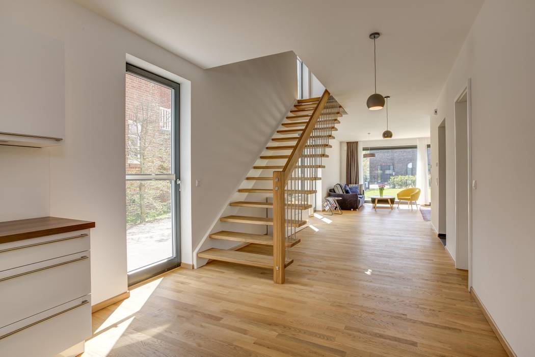 Neubau Einfamilienhaus, Hamburg-Ohlstedt, Architekturbüro Prell und Partner mbB Architekten und Stadtplaner Architekturbüro Prell und Partner mbB Architekten und Stadtplaner Modern corridor, hallway & stairs