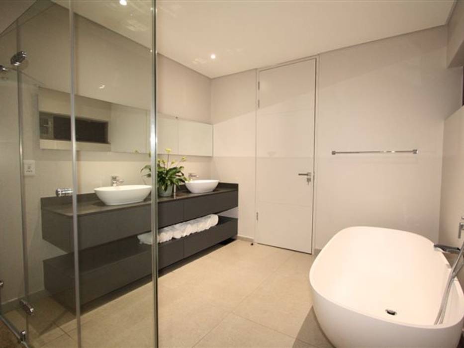 Minimalist House, E2 Architects E2 Architects Salle de bain minimaliste Granite