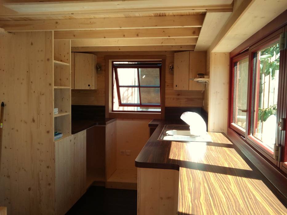 Tiny House Concept - Micro maison sédentaire et déplacable, TINY HOUSE CONCEPT - BERARD FREDERIC TINY HOUSE CONCEPT - BERARD FREDERIC Minimalist houses Accessories & decoration