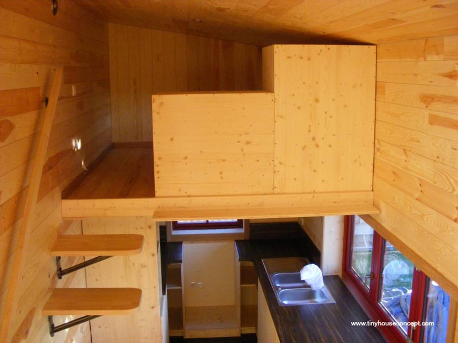 Tiny House Concept - Micro maison sédentaire et déplacable, TINY HOUSE CONCEPT - BERARD FREDERIC TINY HOUSE CONCEPT - BERARD FREDERIC Minimalist bedroom