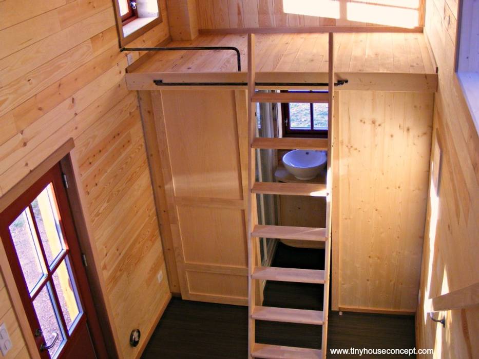 Tiny House Concept - Micro maison sédentaire et déplacable, TINY HOUSE CONCEPT - BERARD FREDERIC TINY HOUSE CONCEPT - BERARD FREDERIC 臥室